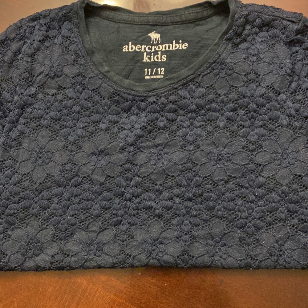 Abercrombie kids size 11 in beautiful rich navy, lace in the front - Picture 2 of 3